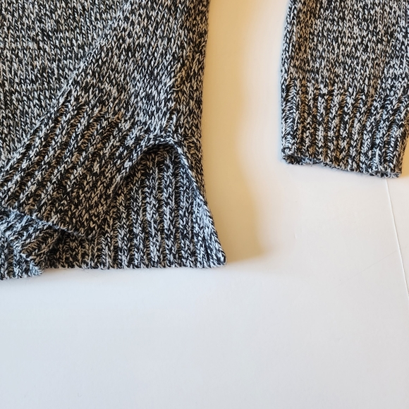 H&M Sweater Medium - Picture 2 of 14